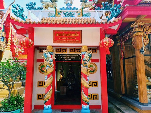 泰國曼谷湄南河畔著名古跡皇家寺廟景點：Wat Sai Mai，金黃色華麗寺廟建築群，適合打卡拍照📸冥想