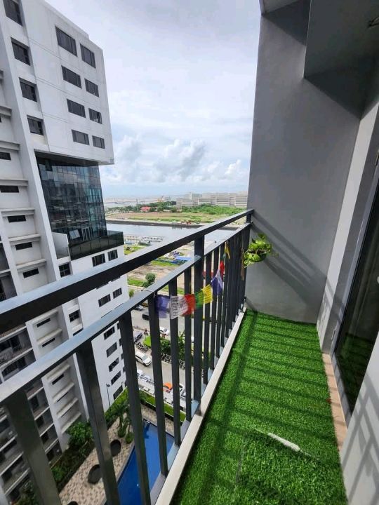 ₱2,499