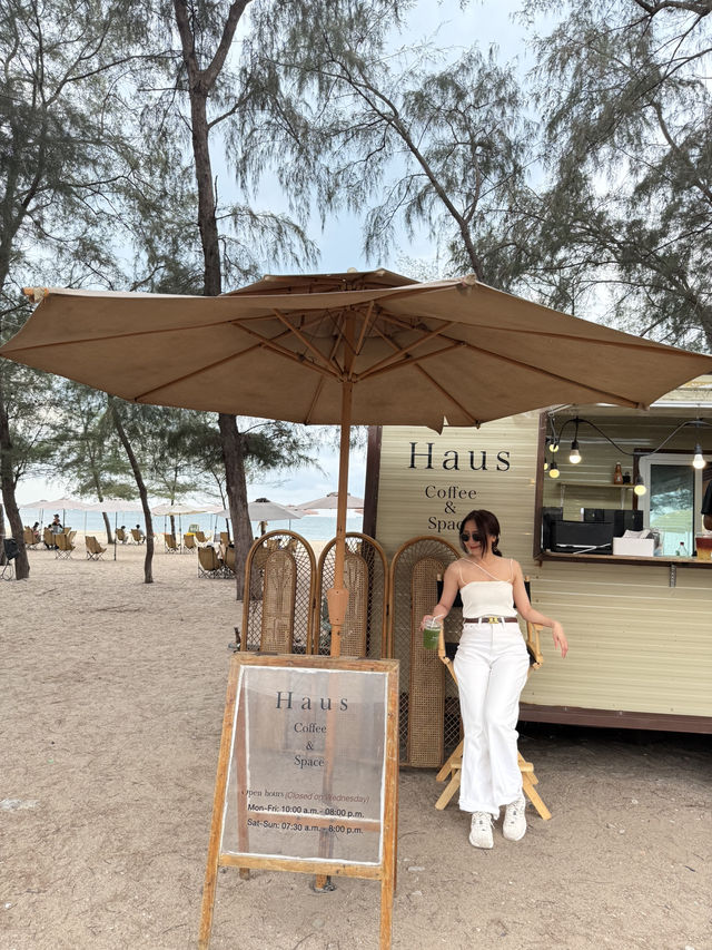 Haus Coffee and Space คาเฟ่ริมหาดแสงจันทร์ จ.ระยอง