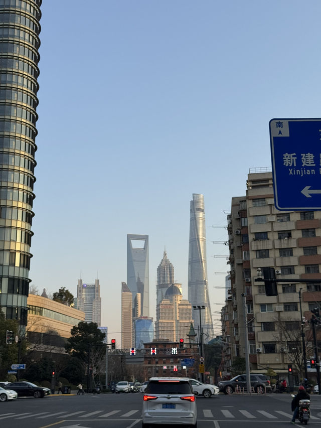 Shanghai: Where modernity Meets Adventure! ✨🏙️