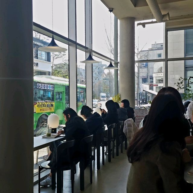 首爾 草莓加爆的草莓蛋糕