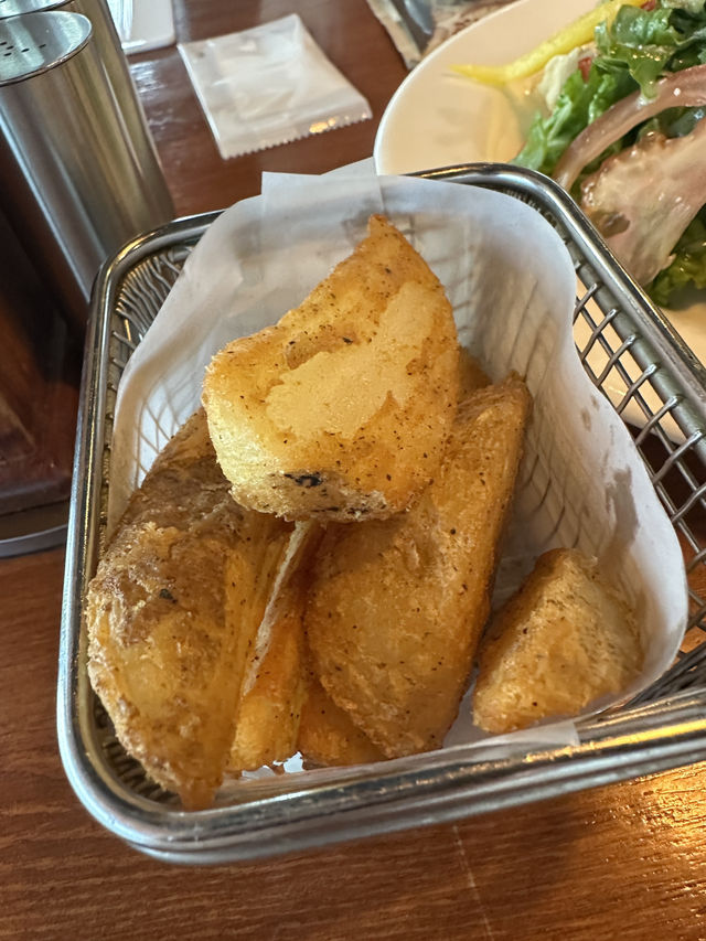 감성적인 브런치와 여유로운 분위기를 동시에, 신촌 ‘현명식탁’