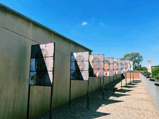 南非約翰內斯堡著名景點：種族隔離博物館Apartheid Museum，適合打卡拍照📸