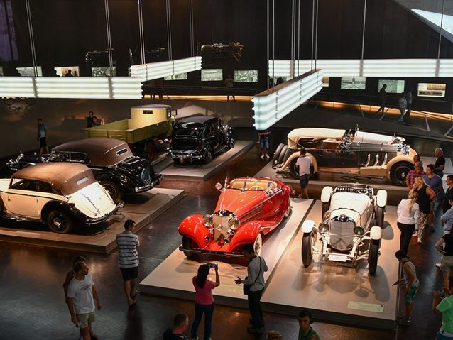 メルセデス・ベンツ博物館：車好きにはたまらない未来と歴史の旅🚗