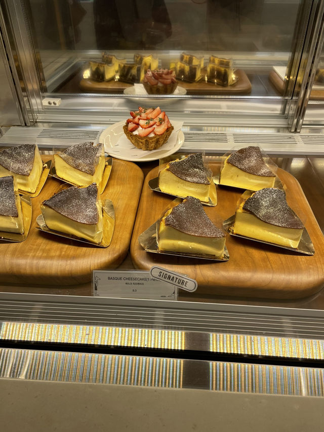 韓国🇰🇷聖水の広々カフェ☕️TENNÉ(テニ)🦊テラス席もあり🍕