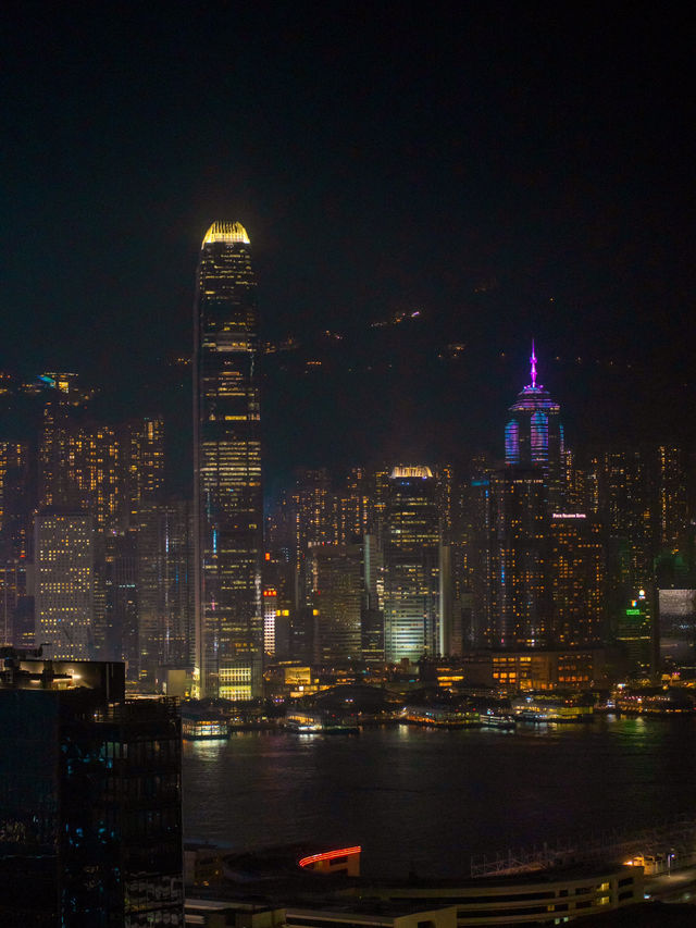 絕美香港夜景,滋味中菜味蕾享受   今晚朋友請食飯,帶咗我嚟尖沙咀食中菜 餐廳裝潢華麗,好適合做婚宴場地!   我哋試咗幾道招牌菜,真係好正! 首先係「招牌白胡椒蟹焗飯」蟹肉鮮甜,焗飯吸收咗蟹肉嘅鮮味 絕美香港夜景,滋味中菜味蕾享受   今晚朋友請食飯,帶咗我嚟尖沙咀食中菜 餐廳裝潢華麗,好適合做婚宴場地!   我哋試咗幾道招牌菜,真係好正! 首先係「招牌白胡椒蟹焗飯」蟹肉鮮甜,焗飯吸收咗蟹肉嘅鮮味