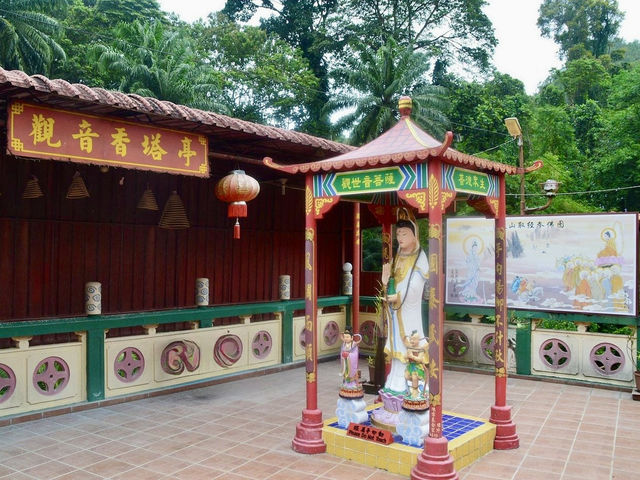 Kun Yam (Goddess of Mercy) Temple, Sandakan: Where Incense Meets Ocean Breezes