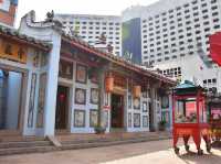 Johor Ancient Temple: Time Travel, Tiger Whispers & Legendary Laksa" 🐯🍜
