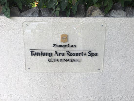“Sunset Luxury by the Sea: A Slice of Paradise at Shangri-La Tanjung Aru”