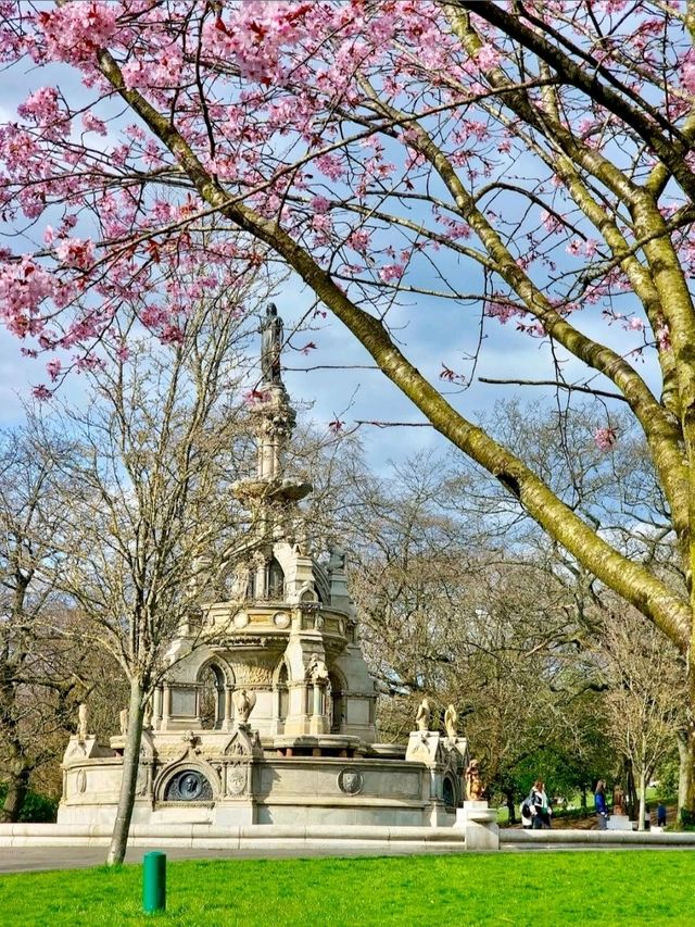 Kelvingrove Park: A Perfect City Escape 🌳☀️🎈🌸🏞️