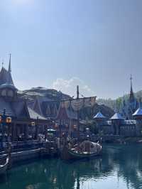 Frozen Dreams Come True in Hong Kong Disneyland ❄️
