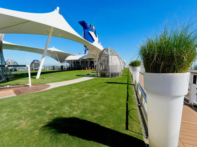 🌟 CELEBRITY EQUINOX: A Perfect Mix of Relaxation & Adventure! ⚓