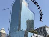  Radisson Hyland ห้องพักพร้อมวิวหอไข่มุก
