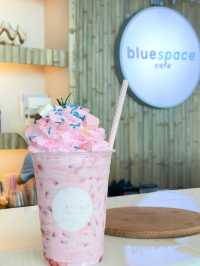 Blue Space คาเฟ่สุดหวานพาสเทล ริมทะเล 💖