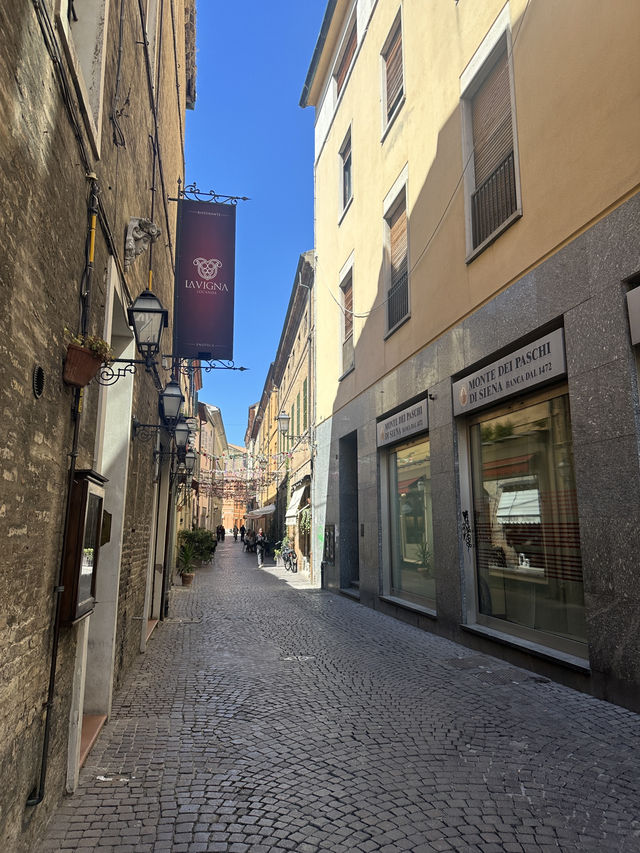 遊意大利拉文娜小鎮🇮🇹欣賞中世紀古建築🏛️