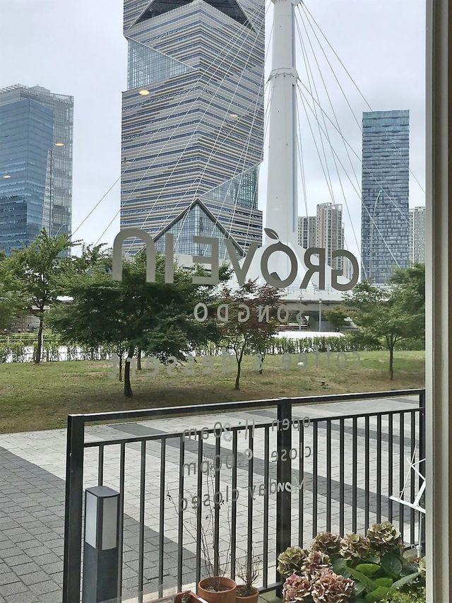 탁트인 센트럴파크뷰와 즐기는 커피 한 잔