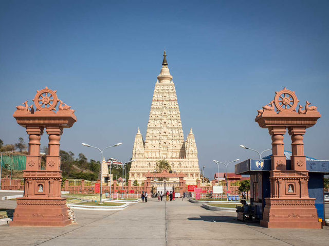 🏛️🚗 NAYPYIDAW WEEKEND ESCAPE: Myanmar's Surreal Capital! 