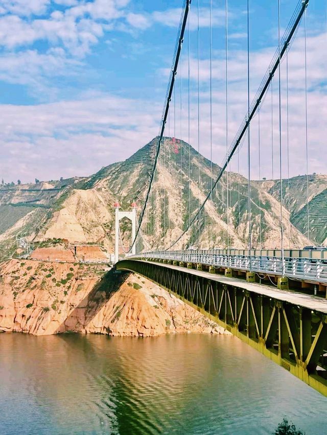 中國甘肅著名景點：劉家峽大橋，適合打卡拍照📸