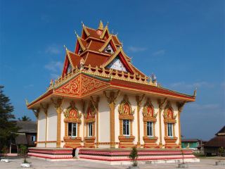 🌿 Savannakhet Slow Burn: Vintage Vibes, Mekong Sunsets & the Best Sandwich in Laos! 🥖  