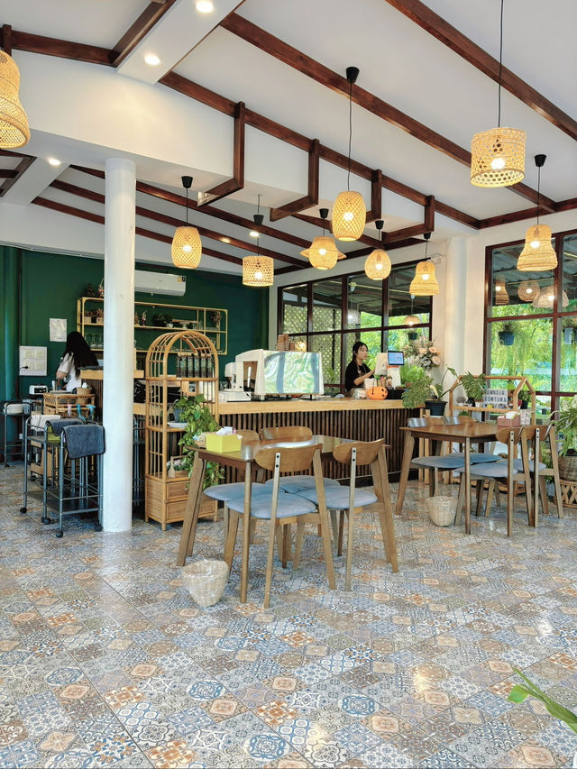 หอมนัวร์ ส้มตำ & คาเฟ่ อาหารอีสานสไตล์ฟิวชั่น