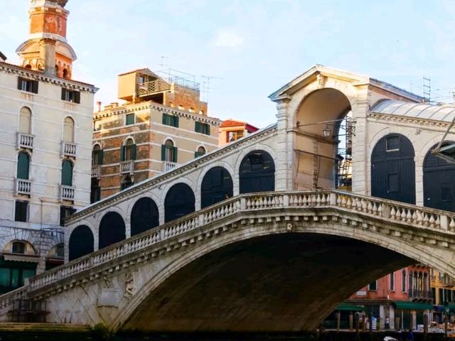 Rialto Bridge: A Moment That Stays With You