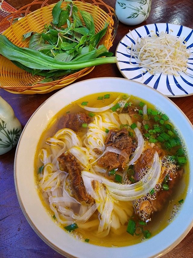 【ダナン/ベトナム】赤ワインで煮込んだ牛肉のフォー