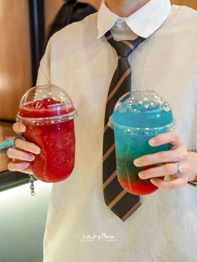 มาทะเล ก็แวะเติมแมวได้ ที่ Cat Sky Bar Cafe