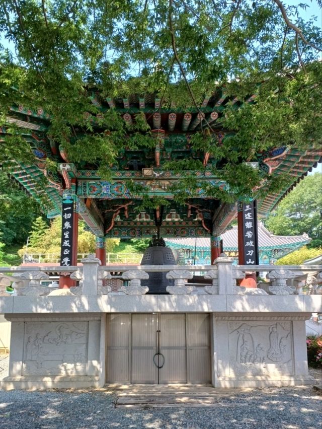 절벽 위에 걸린 풍경화