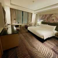 A Vibrant Stay Wrapped in Comfort and Elegance