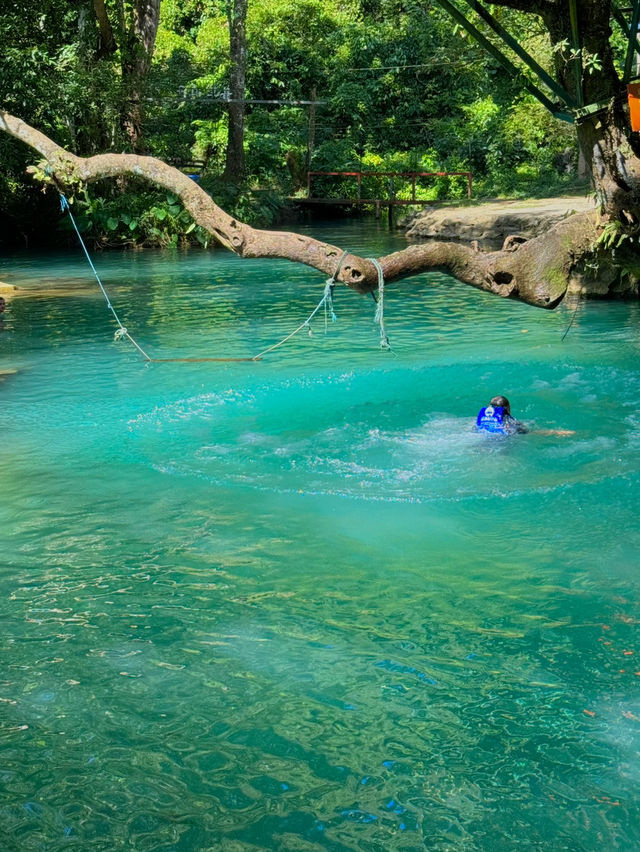 Blue Lagoon สระมรกตแห่งวังเวียง