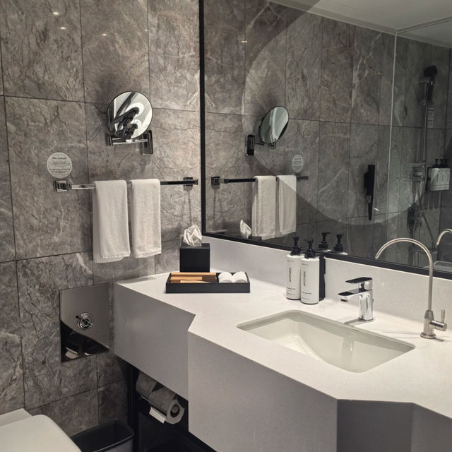 VOCO Orchard Singapore: A Diamond Status Dream! 💎