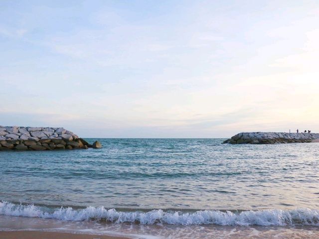 หาดแหลมเจริญ
