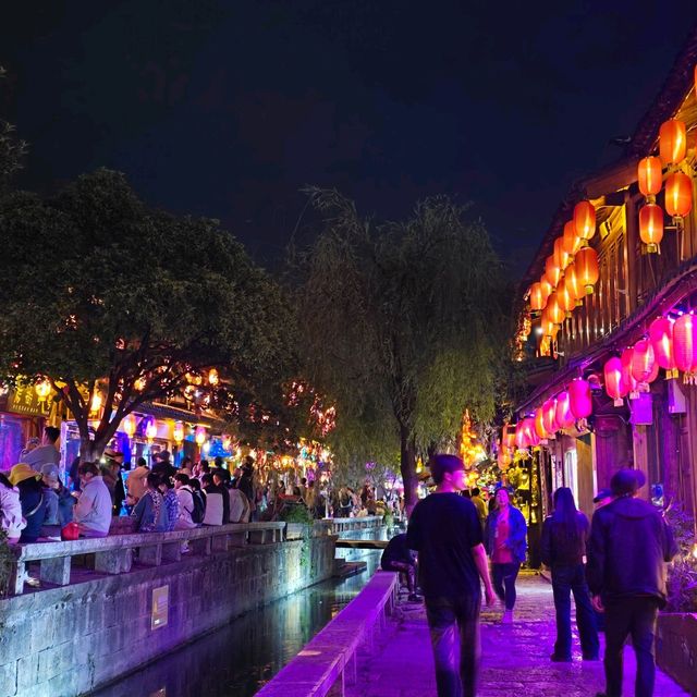 Dressed up and spend a day in lijiang ancient city
