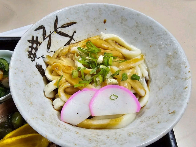 伊勢站前老店〔若草堂〕，來碗的伊勢名物烏龍麵🍜