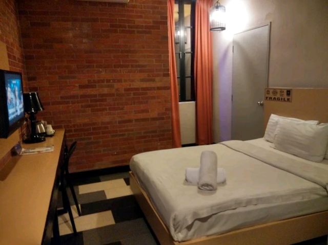 "Smart Stay for Airport Travelers"