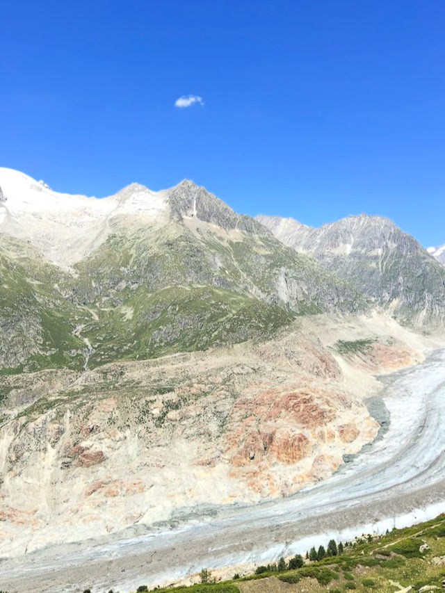 【氷の大地を歩く】アレッチ氷河で地球の鼓動を感じる旅❄️🌍