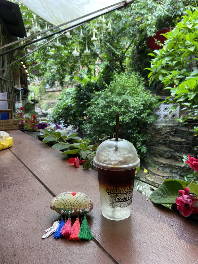 คาเฟ่แม่กำปองสุดฮิต