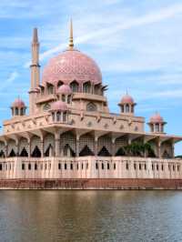 🚣‍♀️🌴 Make a Splash in KL! Water Fun at Tasik Titiwangsa 🌆💦