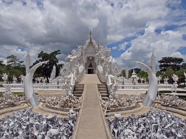 ✨ White Wonder in Chiang Rai — Wat Rong Khun