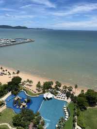 หนีร้อน นอนทะเลที่movenpick pattaya