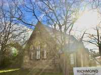 A Town Framed in Gold: Richmond’s Timeless Allure