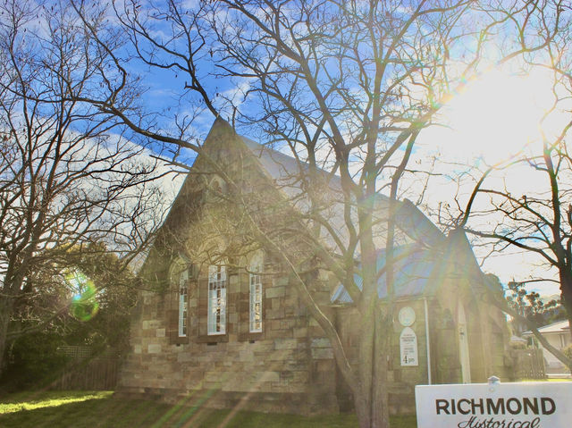 A Town Framed in Gold: Richmond’s Timeless Allure