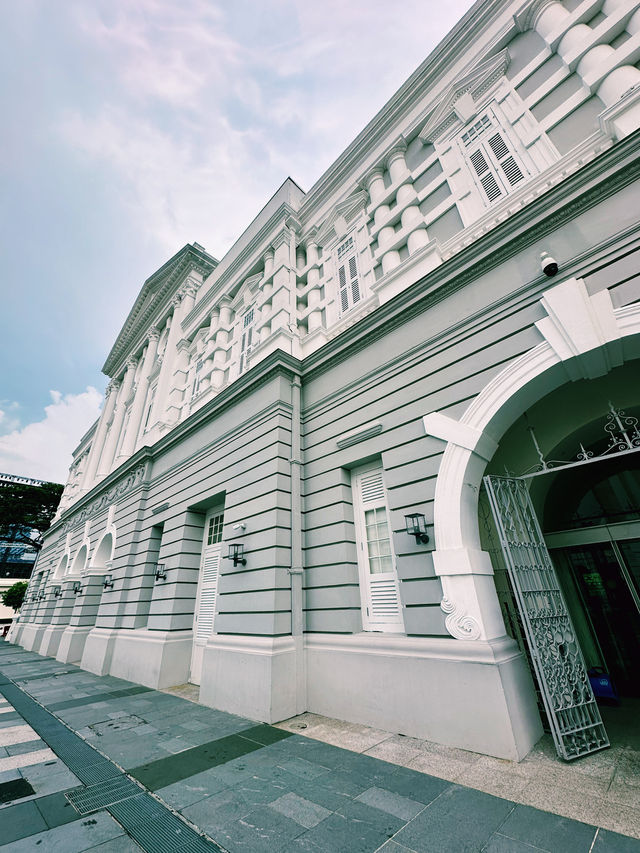 Echoes of Empire – Victoria Concert Hall & Stamford Raffles Statue