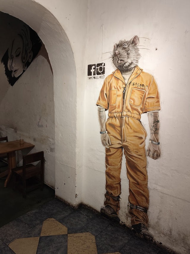 The Mugshot Cafe Bagels, Brews & Heritage Vibes in George Town