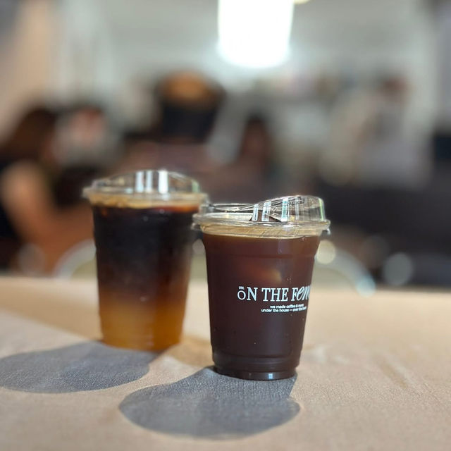 🌿☕ On The FENCE – คาเฟ่เล็กกลางบ้านไม้ 