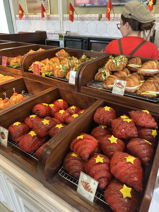 요즘 핫한 다낭 미케비치 베이커리 카페🥨
