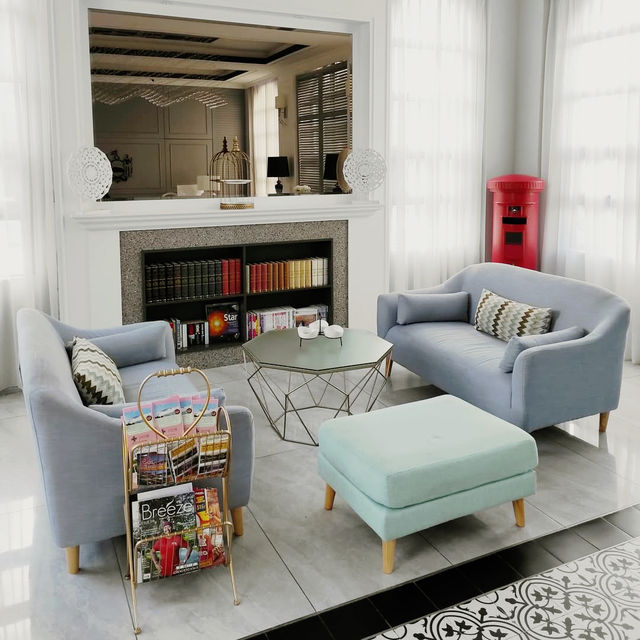 Classic Ease and Modern Prestige