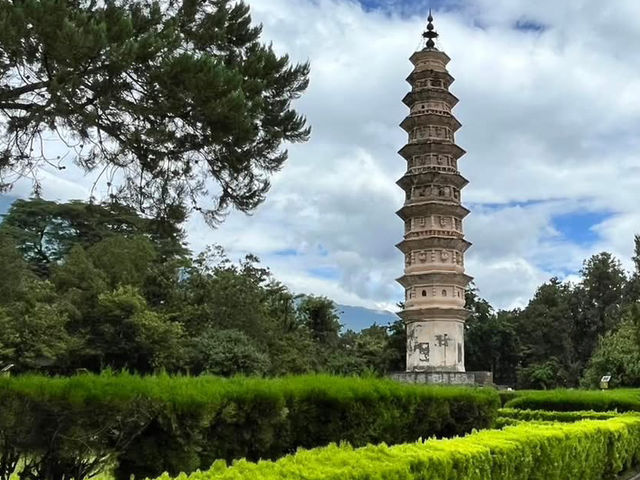 🏯☀️ Exploring the Majestic Three Pagodas of Dali (崇圣三塔)
