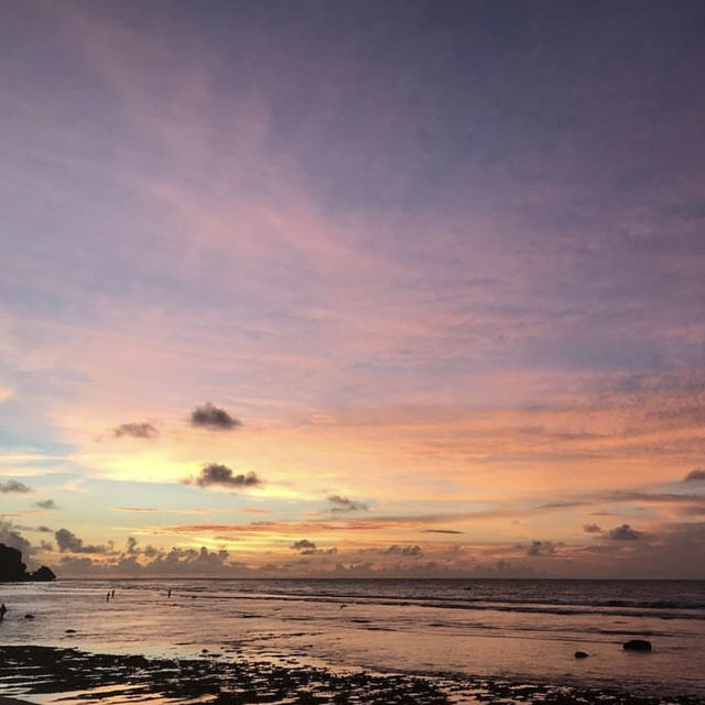 昼も夕方もとっても綺麗なビーチでプーケットを満喫🇹🇭