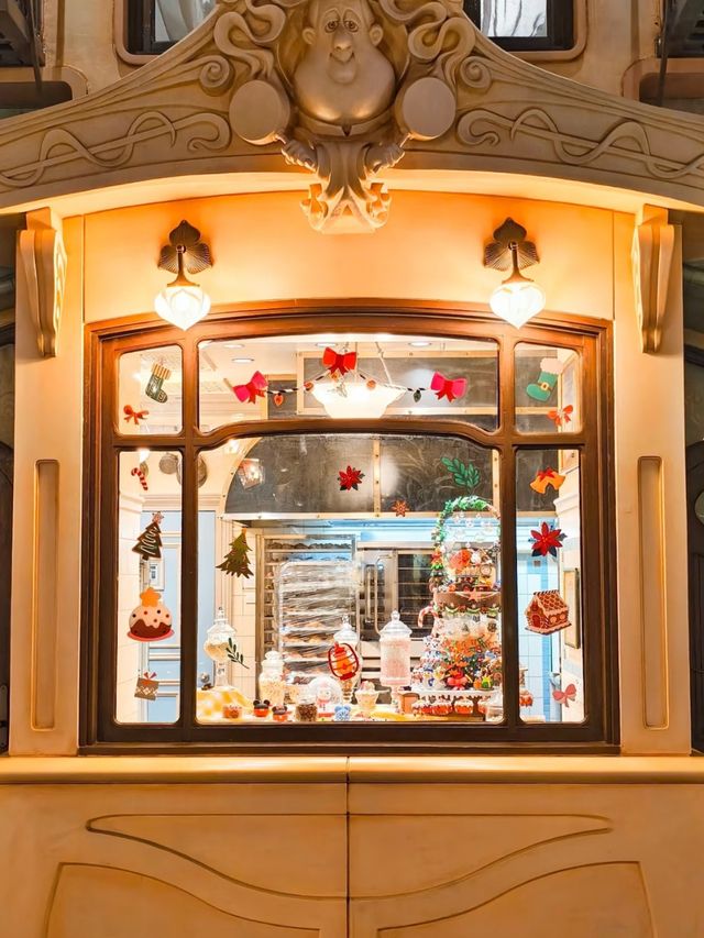 Tiny Tiaras & Toy Soldiers: The Best of Shanghai Disneyland for Kids